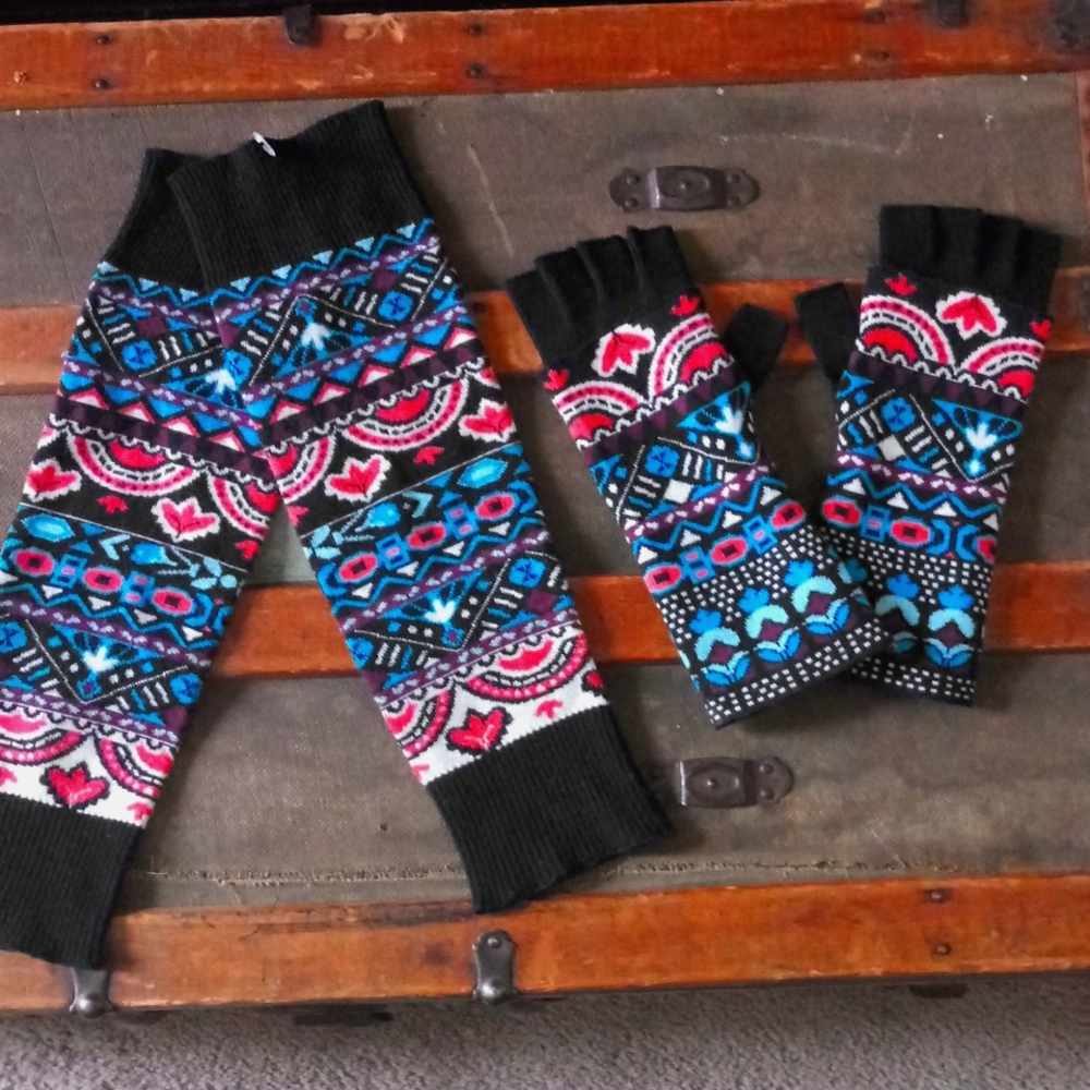 NWT Icelandic Design Wool Gloves and Leg Warmers
